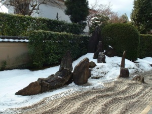 京都のお寺の枯山水の石組み 京都のお寺の枯山水の石組み