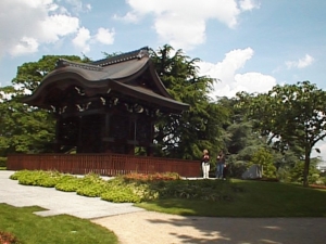 日本の宮大工さんを呼んで門を立てたのに雰囲気がなぜか日本と違ってしまったキュー植物園(イギリス)の「日本庭園」